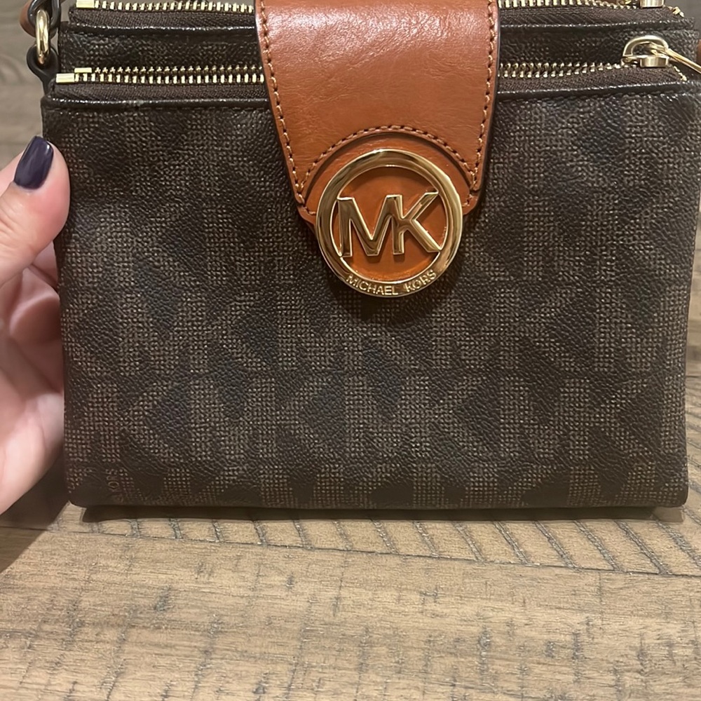 Michael Kors Crossbody.